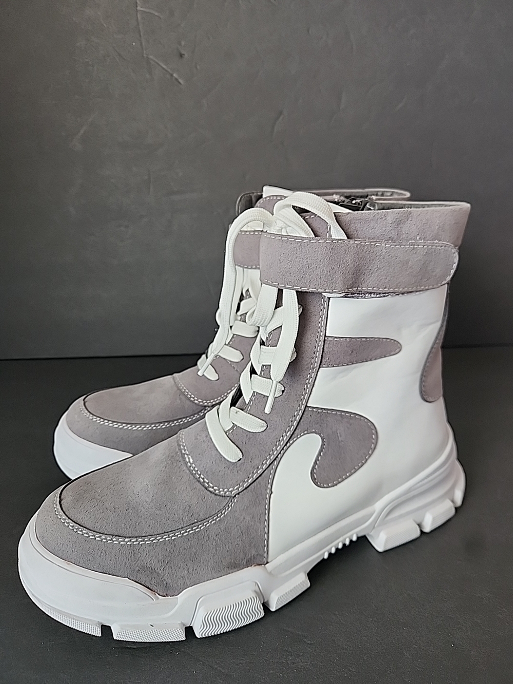 Glaze Boots Womens Boots Size 7.5 White  Grey